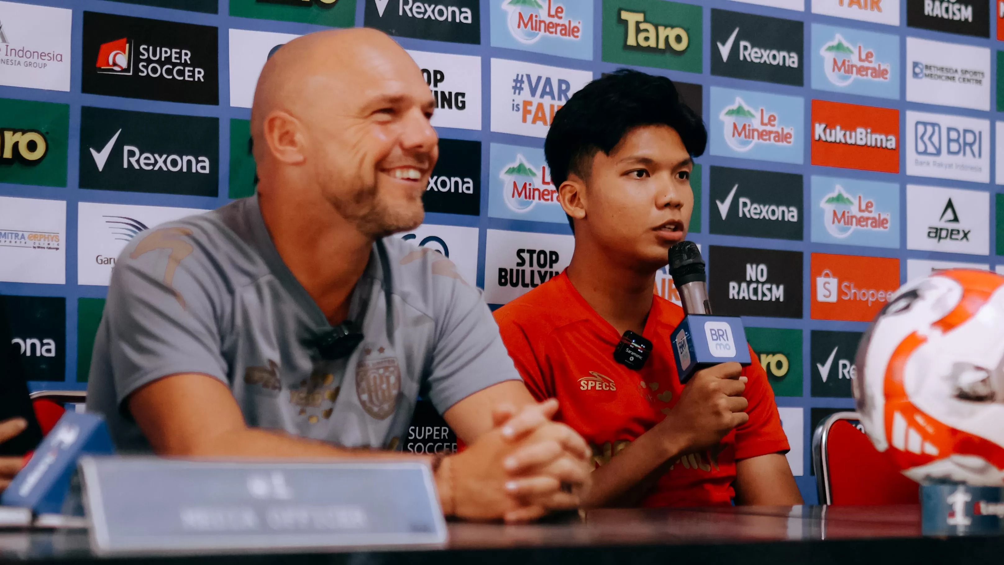 Kadek Arel dalam konferensi pers Bali United.