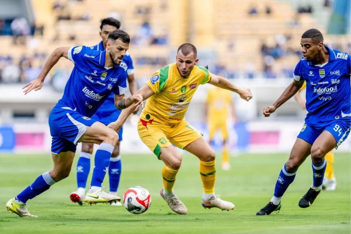 Duel Persebaya vs Persib di Stadion Gelora Bung Tomo siap menyedot perhatian. 