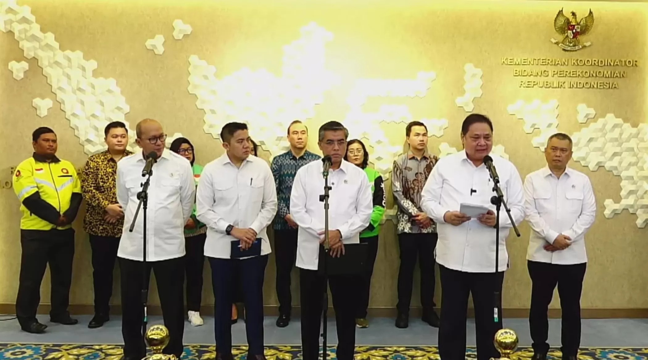 Konferensi pers mengenai THR dan BHR di Kementerian Koordinator bidang Perekonomian, Jakarta Pusat, Selasa (3/3/2026). 