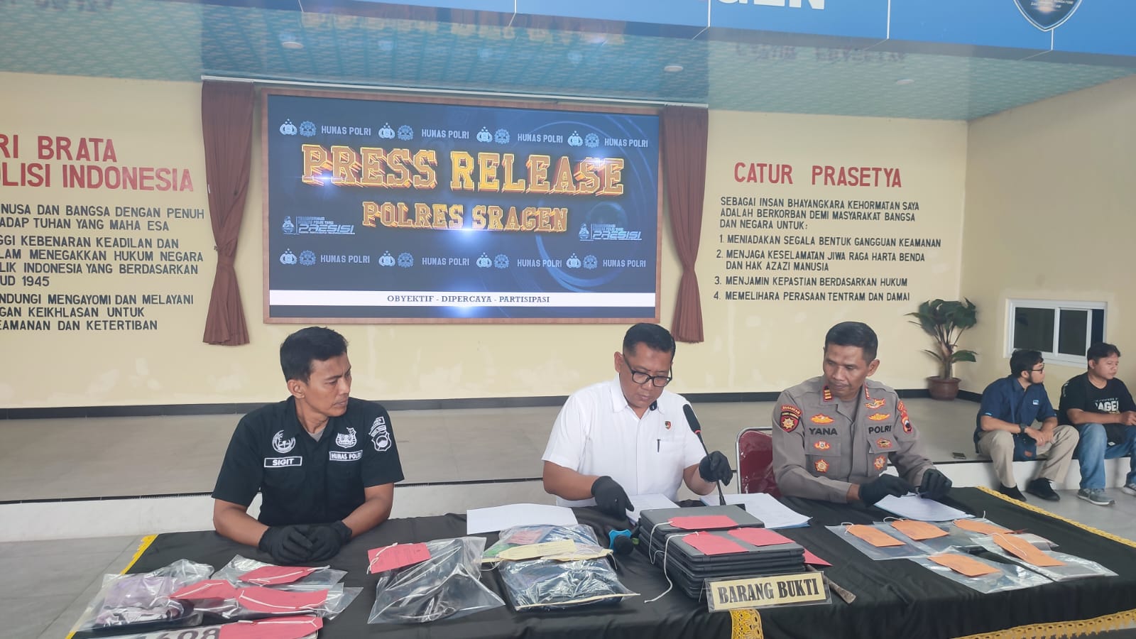 Polres Sragen gelar jumpa pers terkait tindak pencurian emas di Sragen
