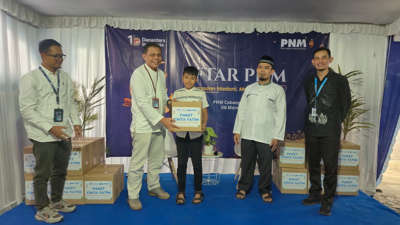 BMM dan PNM Bersama SOLOPEDULI Bagikan Paket Cinta Yatim