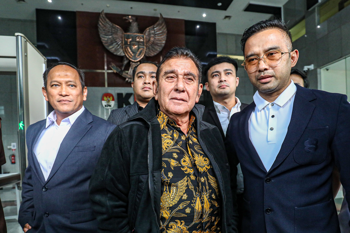 Ketua Umum Pemuda Pancasila (PP) Japto Soerjosoemarno usai menjalani pemeriksaan di Gedung Merah Putih KPK, Jakarta, Rabu (26/2/2025). Ketua Umum Pemuda Pancasila (PP) Japto Soerjosoemarno usai menjalani pemeriksaan di Gedung Merah Putih KPK, Jakarta, Rab