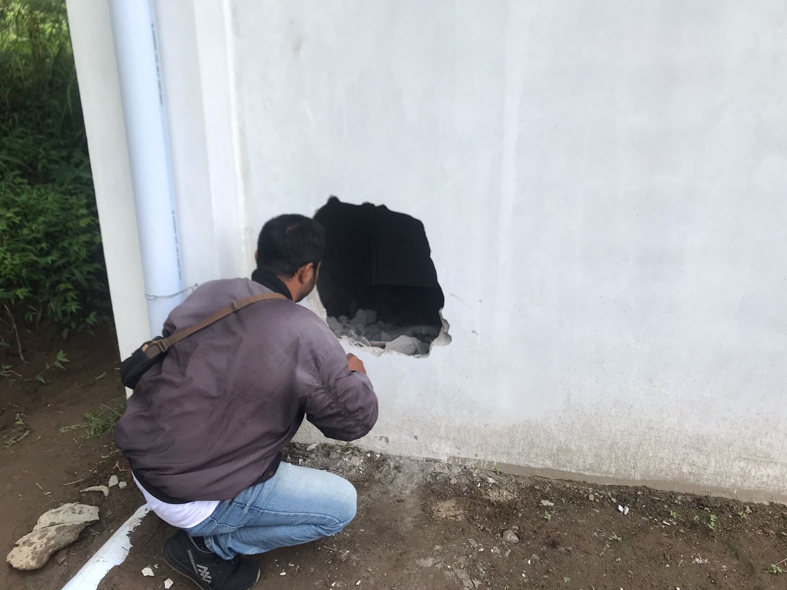 Dua gedung Koperasi Desa Merah Putih di Boyolali dibobol maling dengan cara menjebol tembok belakang.