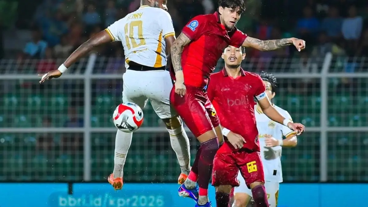 Bhayangkara FC saat beduel hadapi Arema FC dalam laga pekan ke-25 Super League 2025-2026 di Stadion Sumpah Pemuda Lampung. 