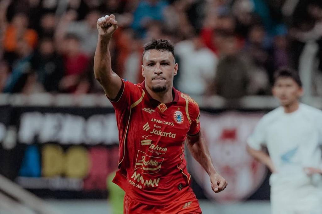 Alaeddine Ajaraie mencetak gol debut di bulan Ramadan saat Persija Jakarta menang 2-1 atas PSM Makassar dan naik ke papan atas klasemen Super League 2025/2026. 