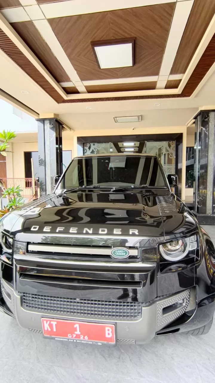 Penampakan mobil dinas Wali Kota Samarinda Andi Harun berupa Land Rover Defender yang disebut disewa Rp160 juta per bulan.