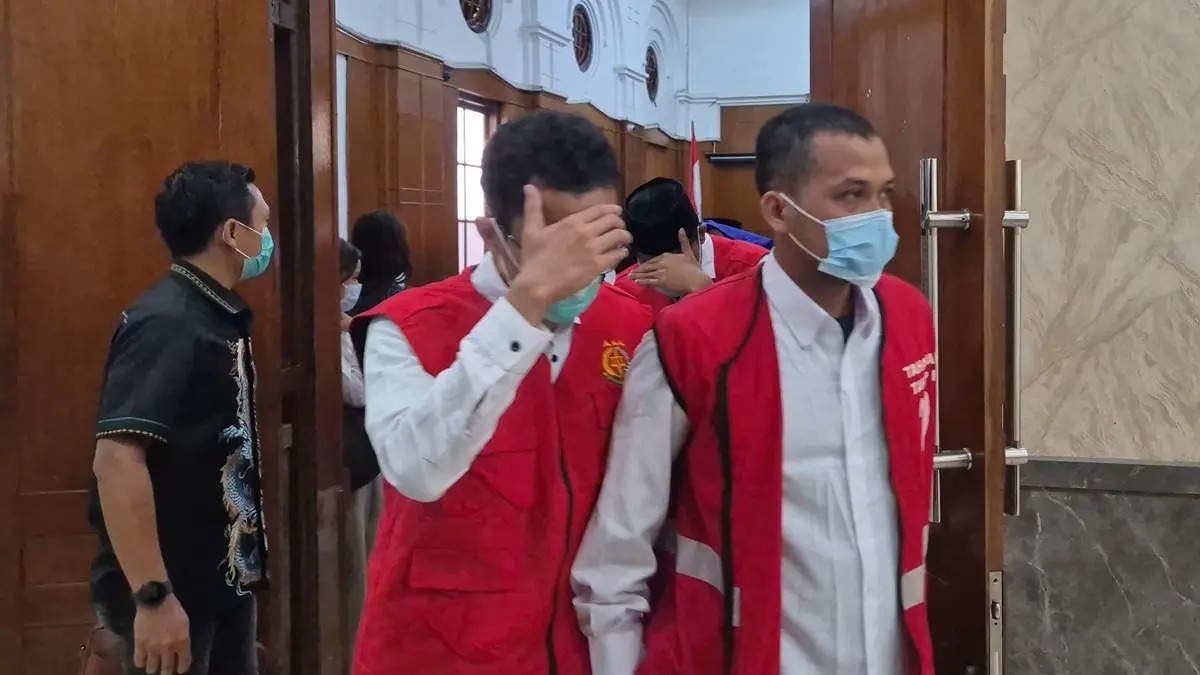 Fakta baru kasus pesta sesama jenis bertajuk "Siwalan Party" di salah satu hotel kawasan Ngagel, Surabaya, terungkap dalam sidang lanjutan di Ruang Cakra Pengadilan Negeri (PN) Surabaya, Jumat (13/3).