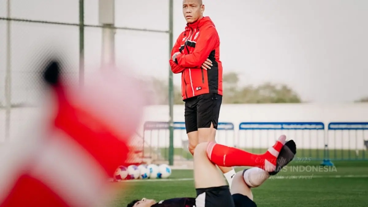 Nova Arianto pimpin sesi latihan Timnas Indonesia U-20 saat training camp. 