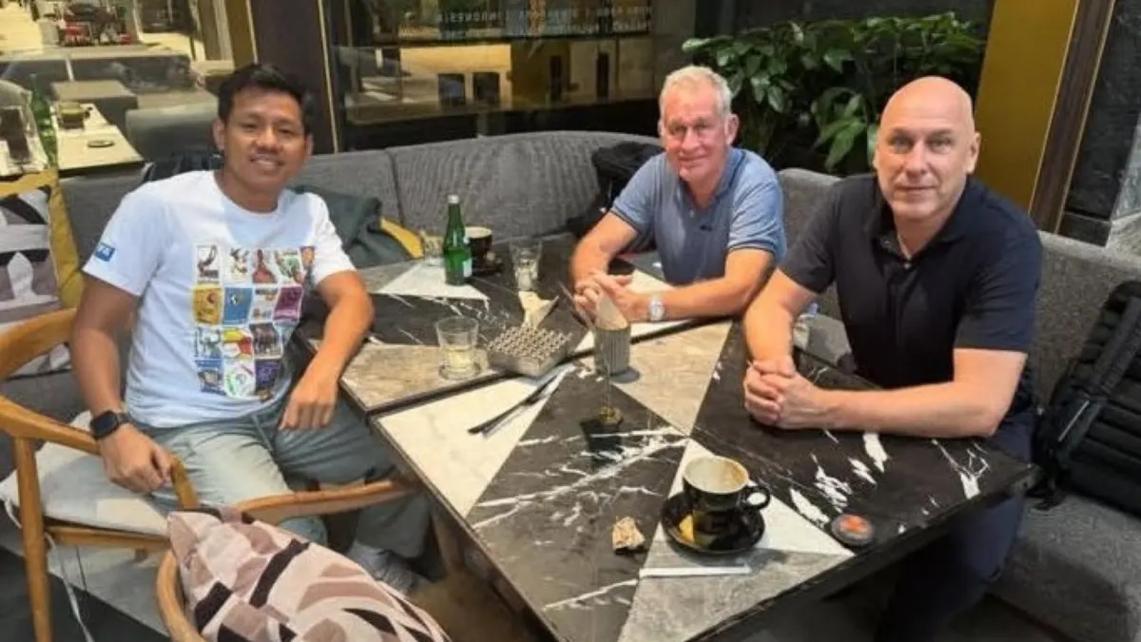 PSSI resmi datangkan Alistair Smith (tengah), pakar pendidikan pelatih dari FA Inggris &amp; UEFA. Misi besar upgrade kualitas pelatih Indonesia!