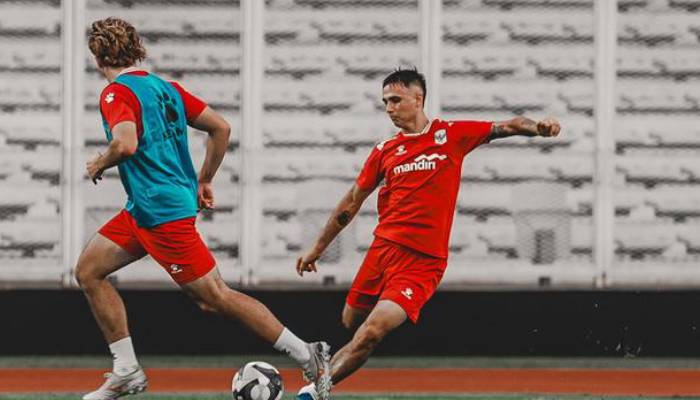 sosok pemain misterius yang ikut latihan di Timnas Indonesia.