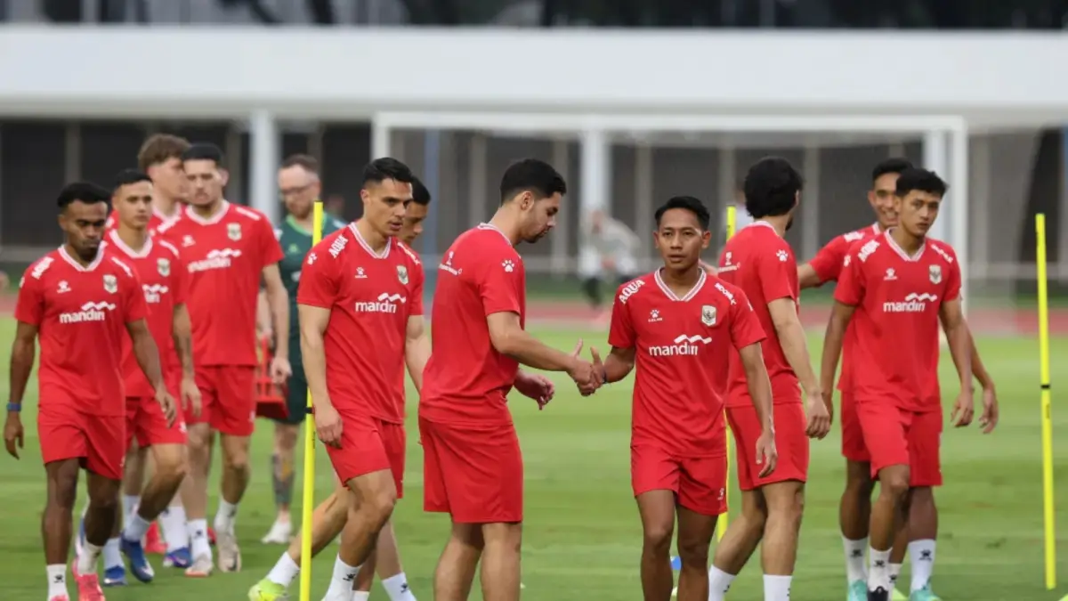 Para pemain Timnas Indonesia saat sesi latihan jelang FIFA Series 2026 di Jakarta, Kamis (26/3/2026). Timnas Indonesia akan menghadapi St. Kitts and Nevis. Jika berhasil menang, Indonesia berpotensi bertemu Bulgaria atau Kepulauan Solomon di partai final. (Dery Ridwansah/ JawaPos.com)