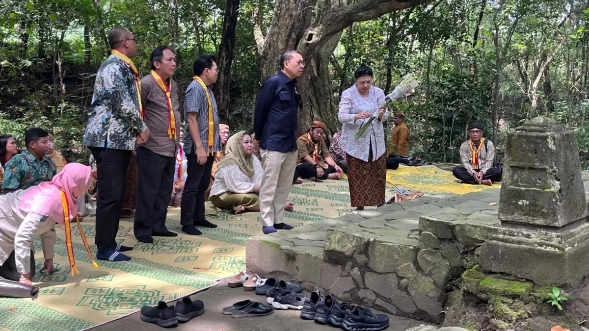 Menteri Kebudayaan Fadli Zon kunjungi Petilasan Krendowahono di Karanganyar secara tertutup. (RUDI HARTONO RS / SOLOBALAPAN.COM)
