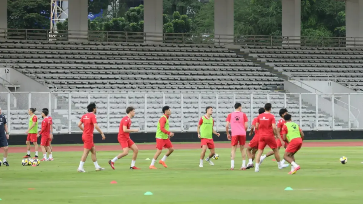 Para pemain Timnas Indonesia saat sesi latihan jelang FIFA Series 2026 di Jakarta, Kamis (26/3/2026). Timnas Indonesia akan menghadapi St. Kitts and Nevis. Jika berhasil menang, Indonesia berpotensi bertemu Bulgaria atau Kepulauan Solomon di partai final. (Dery Ridwansah/ JawaPos.com)