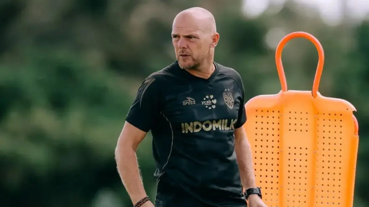 Johnny Jansen waspadai kebangkitan PSBS Biak saat tandang ke markas Bali United. (Bali United)
