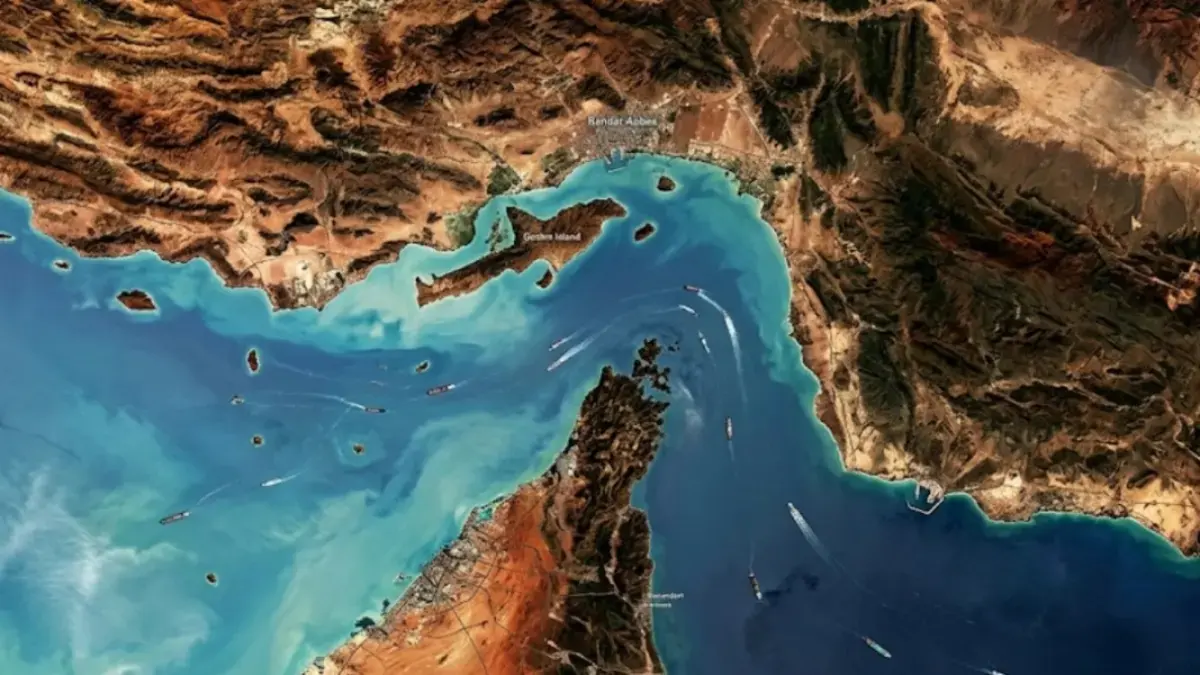 Selat Hormuz tak kunjung dibuka, Donald Trump mengancam akan menyerang pembangkit energi dan jembatan di Iran. (Freepik)
