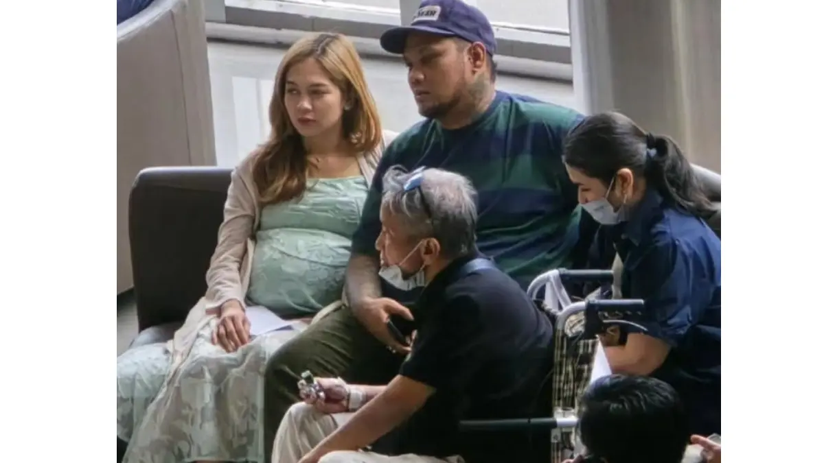 Potret Lindi Fitriyana diduga berbadan dua ditemani Virgoun di sebuah rumah sakit. (Instagram @lambe_turah)