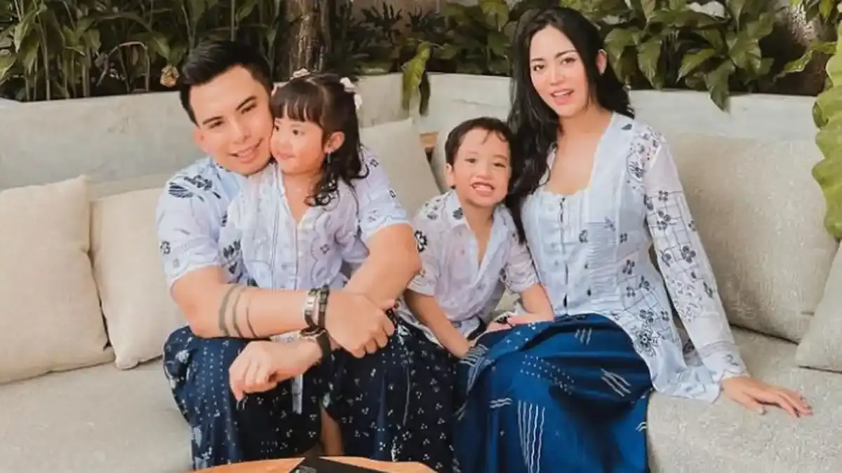 Rachel Vennya, Okin alias Niko Al Hakim, dan keluarga. (Instagram)