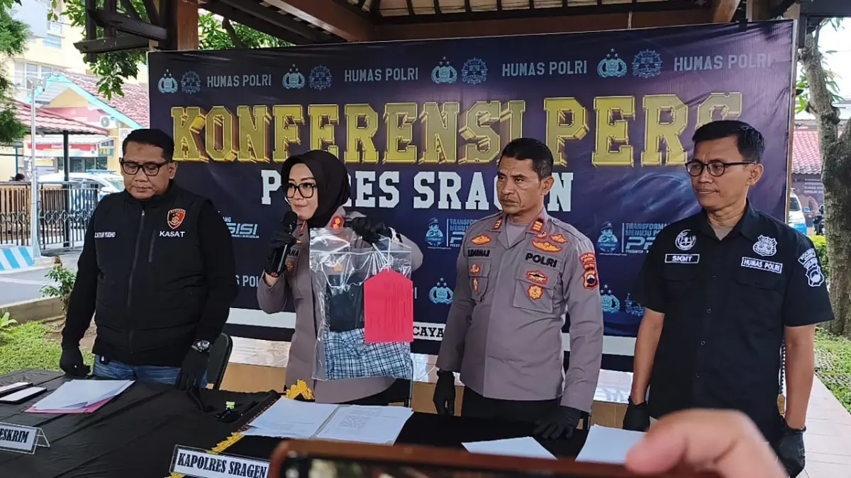Kapolres Sragen, AKBP Dewiana Syamsu Indyasari dalam jumpa pers Selasa (7/4) di Mapolres Sragen. (AHMAD KHAIRUDIN/SOLOBALAPAN.COM)