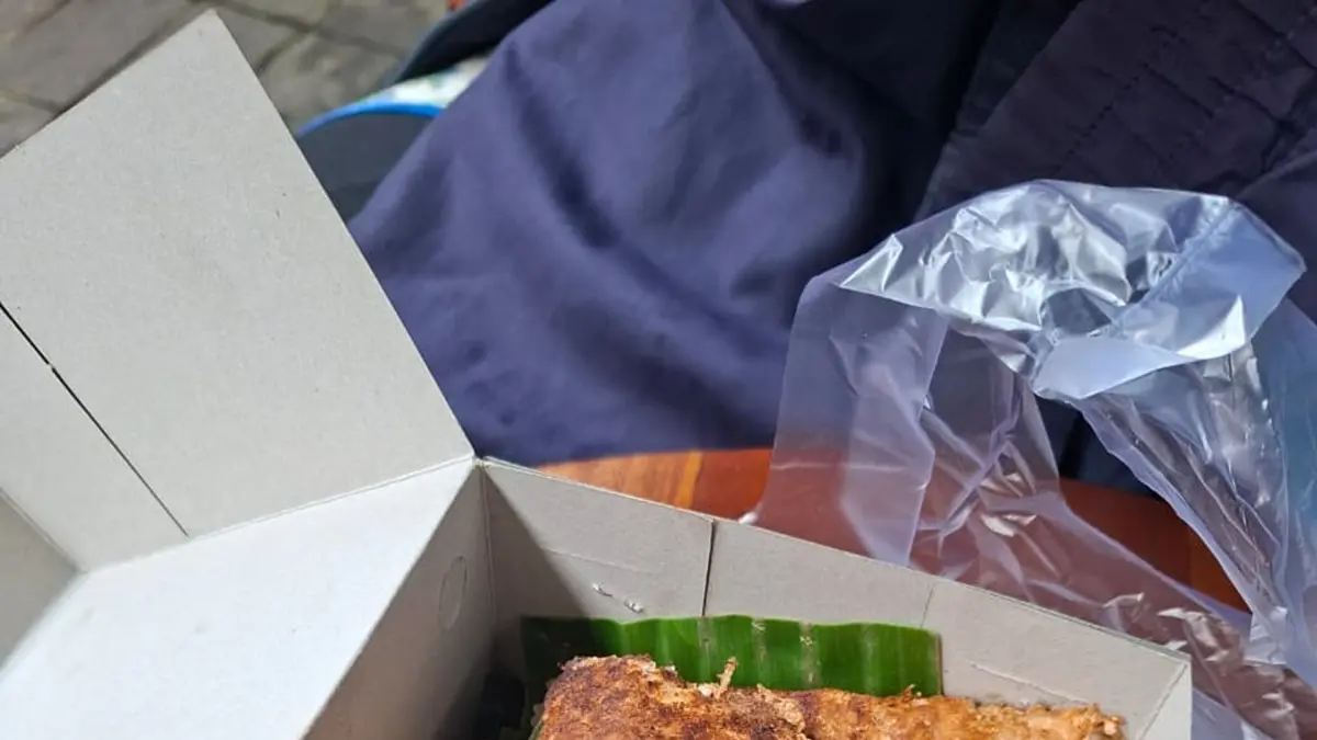 Ledre Laweyan Solo, camilan khas tradisional sejak 1984 yang Tetap Eksis hingga kini. (LUTFIANA SEKAR/SOLOBALAPAN.COM)

