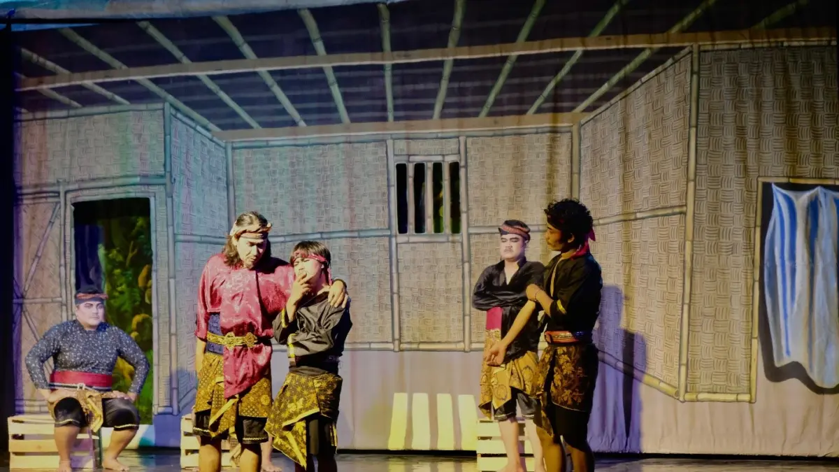 Pertunjukan Kethoprak Dosen—Dosen Teater ISI Surakarta. (Dok. Program Studi Teater ISI Surakarta)