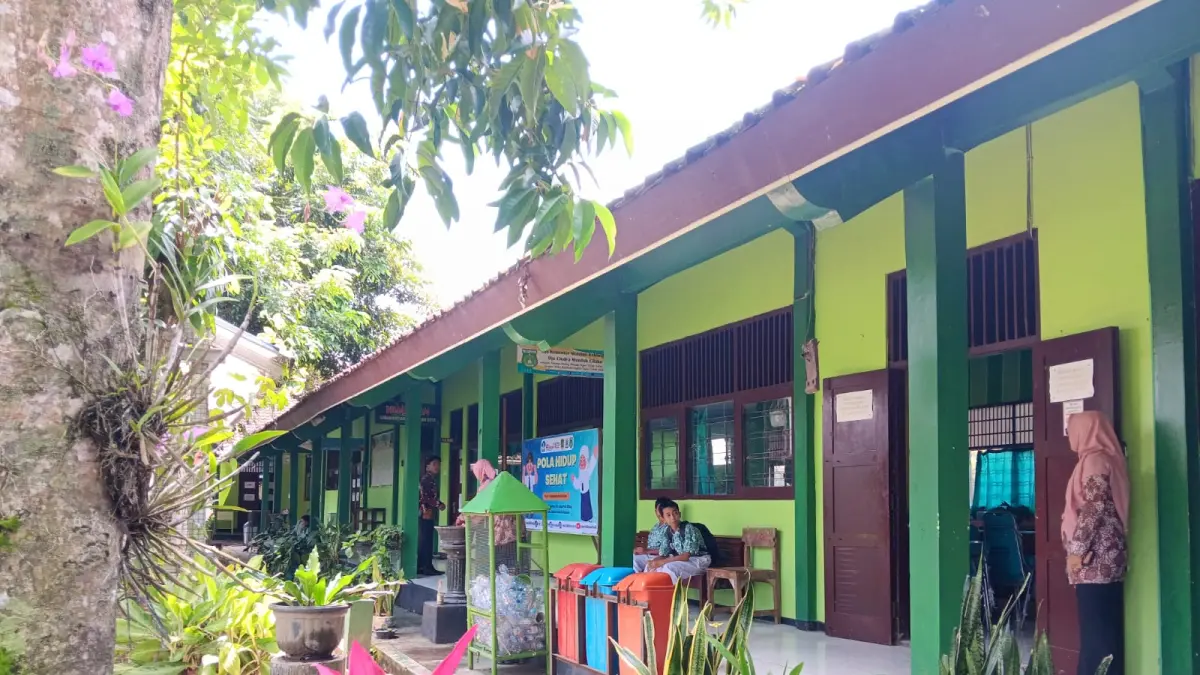 Program Makan Bergizi Gratis di SMPN 1 Kalikotes dihentikan sementara untuk evaluasi total. (ANGGA PURENDA/SOLOBALAPAN.COM)