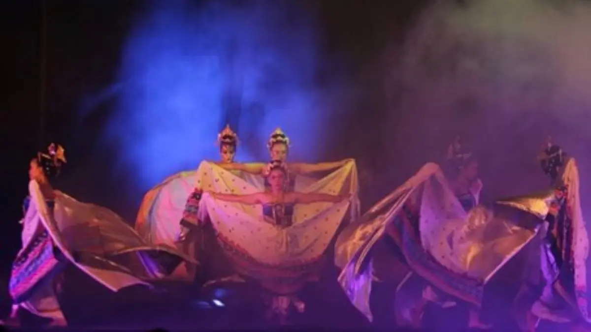 Adegan Rampak Putri dalam Opera Bakdan Ning Solo 2026 Lakon Dewa Ruci Guru Sejati (Instagram: @moncariswara)