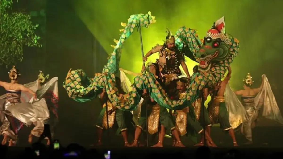 Adegan Werkudara dan Naga dalam Opera Bakdan Ning Solo 2026 Lakon Dewa Ruci Guru Sejati. (Instagram: @moncariswara)