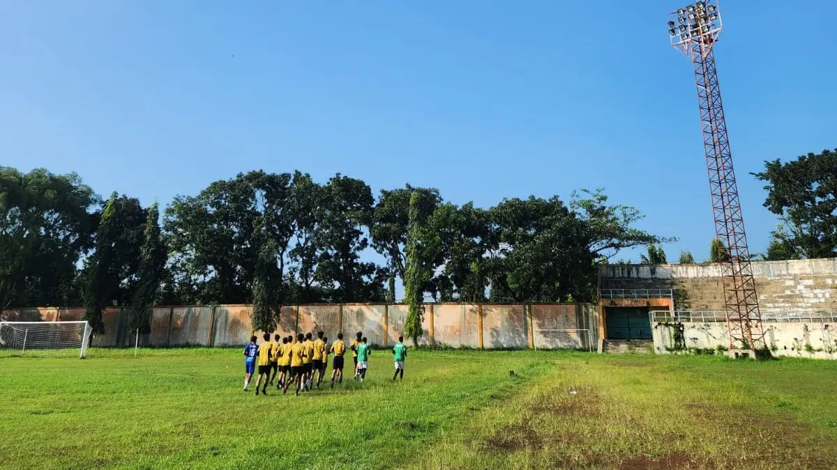 DISIPLIN : Pemain Persebi Melakukan Latihan Di Stadion Pandanaran Boyolali, Senin (13/4). (ABDUL KOFID FIRNANDA PUTRA/SOLOBALAPAN.COM)