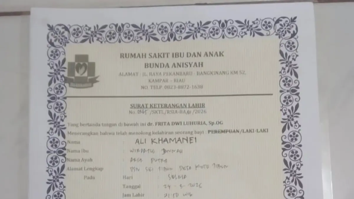 Seorang bayi di Kampar, Riau, viral setelah diberi nama Ali Khamenei. (SS)
