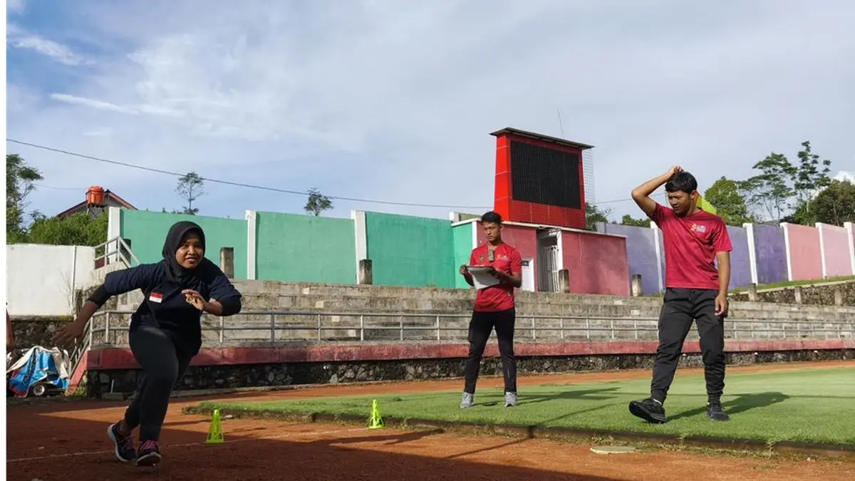 SEMANGAT : Ratusan Atlit Boyolali lakukan pemusatan latihan di Satidion Kebogiro. (ABDUL KOFID FIRNANDA PUTRA/SOLOBALAPAN.COM)