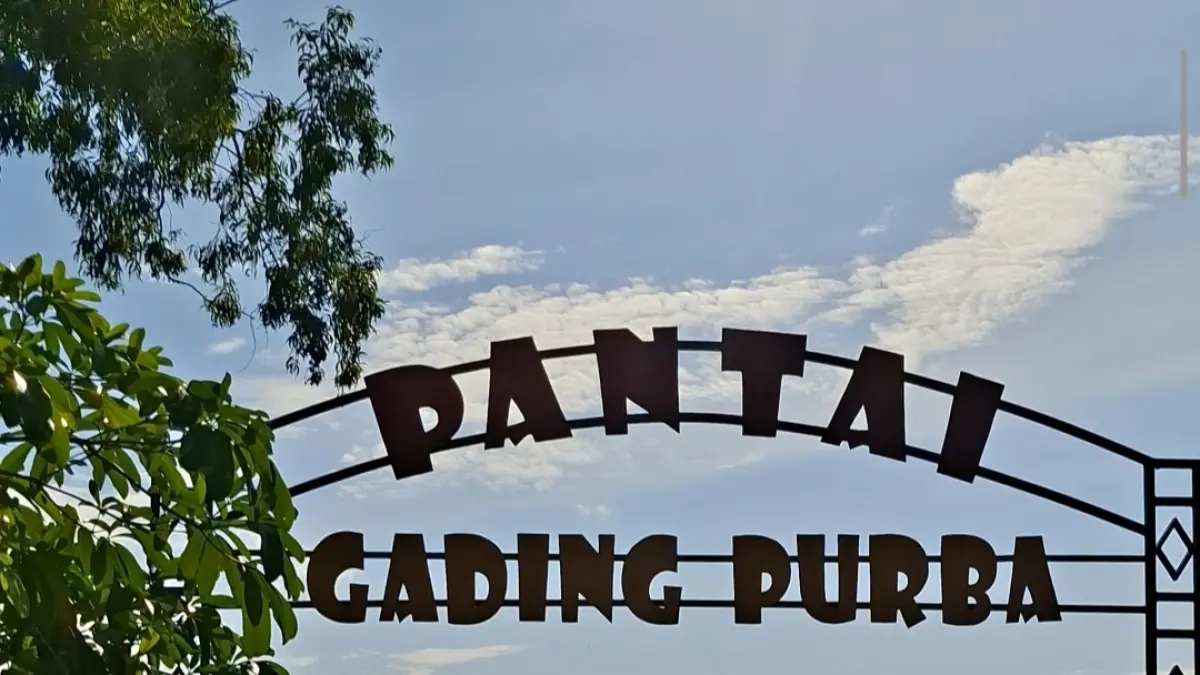 WISATA : Pantai Gading Purba menawarkan ketenangan suasana, pemandangan yang indah, serta konsep unik “pantai di tengah waduk”. (LUTFIANA SEKAR AR/SOLOBALAPAN.COM)