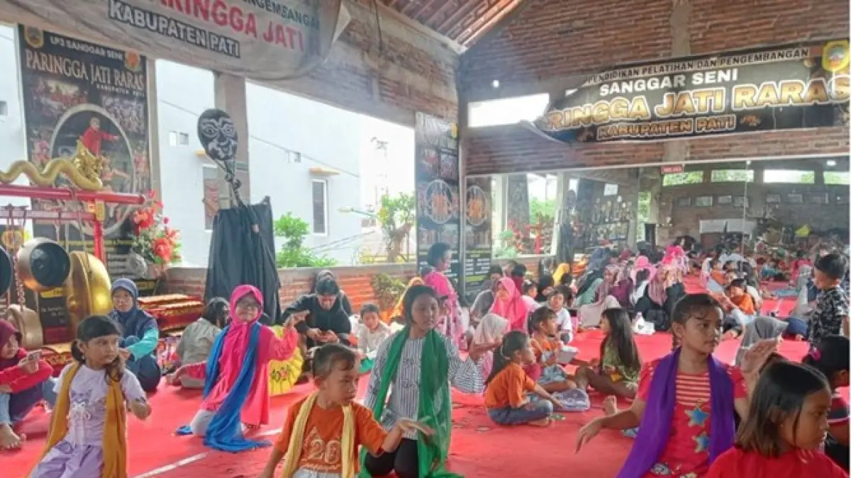 Kelas Tari Anak di Sanggar Seni Paringga Jati Raras. (DOK. SangPaJaR)