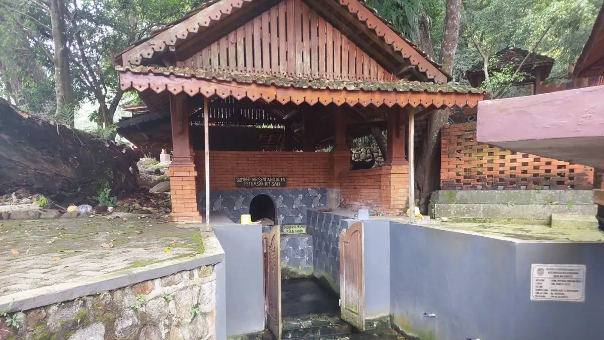 Sendang Bejen di Karanganyar dipercaya menyimpan pusaka gaib Pangeran Sambernyawa. (RUDI HARTONO RS/SOLOBALAPAN.COM)