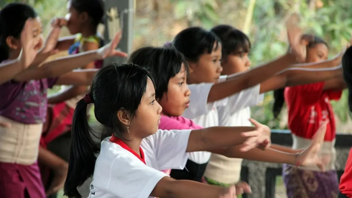 Anak-anak belajar menari. (From: Pinterest)