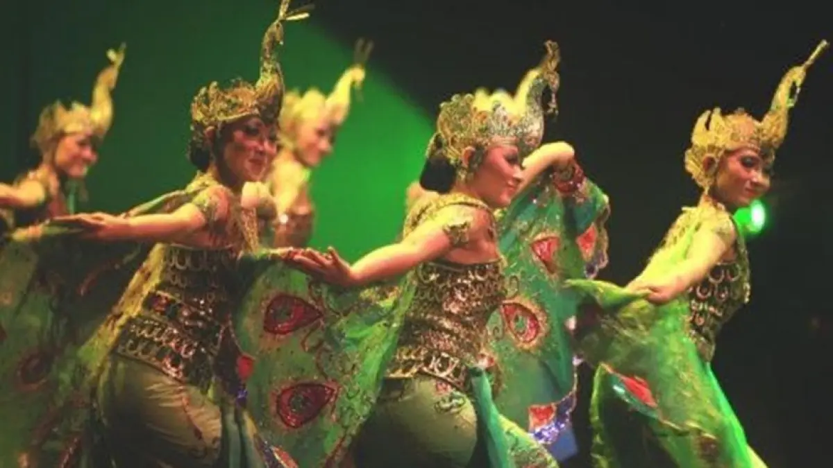 Tari Merak. (From: Pinterest)