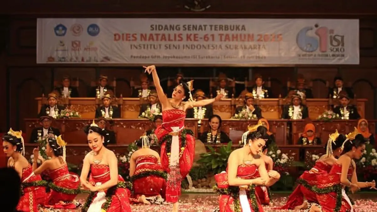Tari Sesaji pada Peringatan Dies Natalies ISI Surakarta. (DOK: ISI Surakarta)