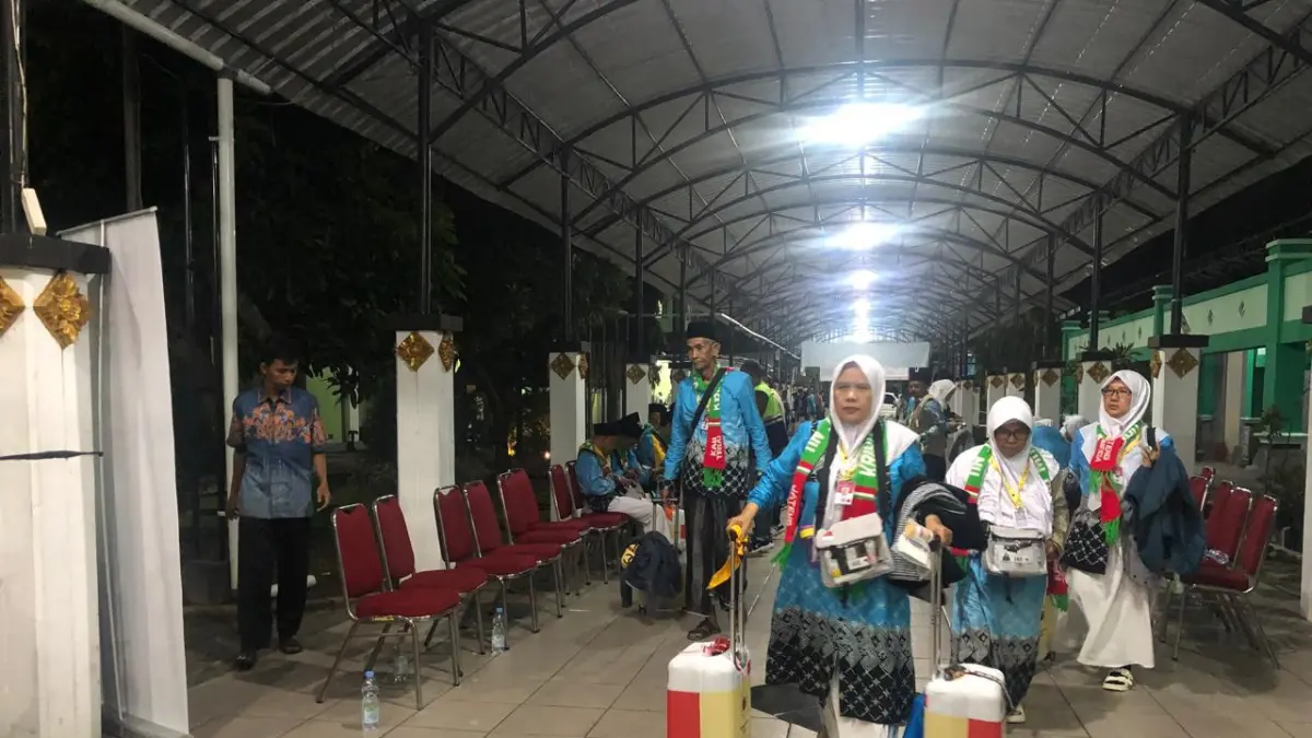 TERBANG : Kloter 1 Embarkasi Solo resmi diberangkatkan ke Tanah Suci. (ABDUL KOFID FIRNANDA PUTRA/SOLOBALAPAN.COM)