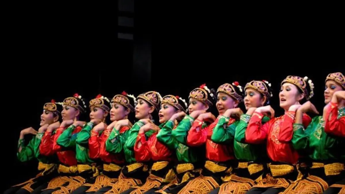 Tari Saman. (From: Pinterest)
