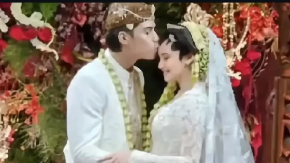 El Rumi dan Syifa Hadju resmi jadi pasangan suami-istri. (Instagram: lambegosiip)