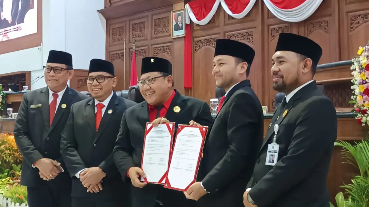 DPRD Surakarta soroti kinerja Pemkot dalam Paripurna LKPJ 2025. BUMD, PAD, hingga indikator yang tak tercapai jadi catatan serius. (ANTONIUS CHRISTIAN/SOLOBALAPAN.COM)