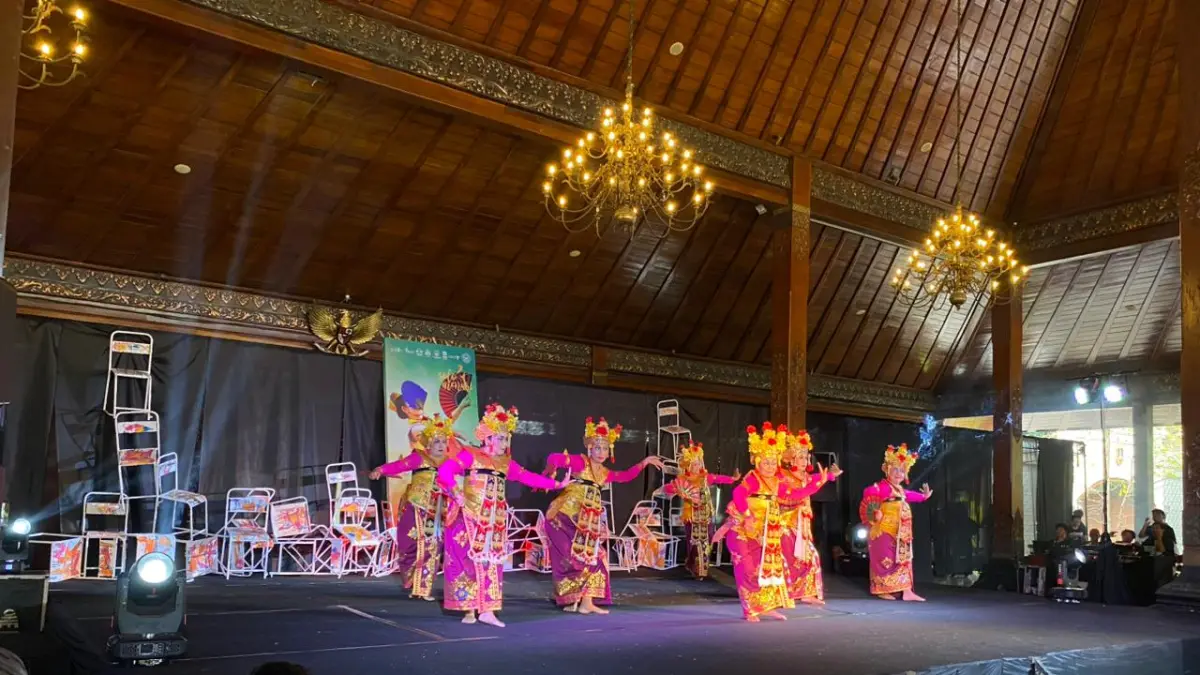 Event Solo Menari 2026 di Balaikota Surakarta libatkan ribuan peserta. (Lutfiana Sekar/solobalapan.com)