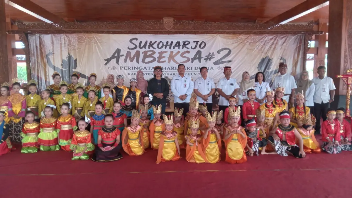 Ratusan penari meriahkan Hari Tari Dunia 2026 di Sukoharjo. (IWAN KAWUL/SOLOBALAPAN.COM)
