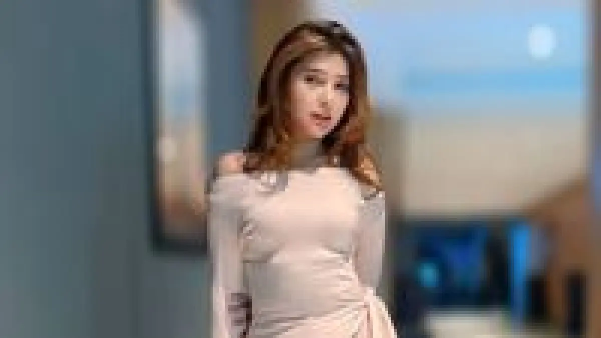 Finalis Puteri Indonesia 2024 perwakilan Riau, Jeni Rahmadial Fitri, ditangkap polisi atas dugaan malapraktik. (Tangkapan layar Instagram @jennyrahma_55)