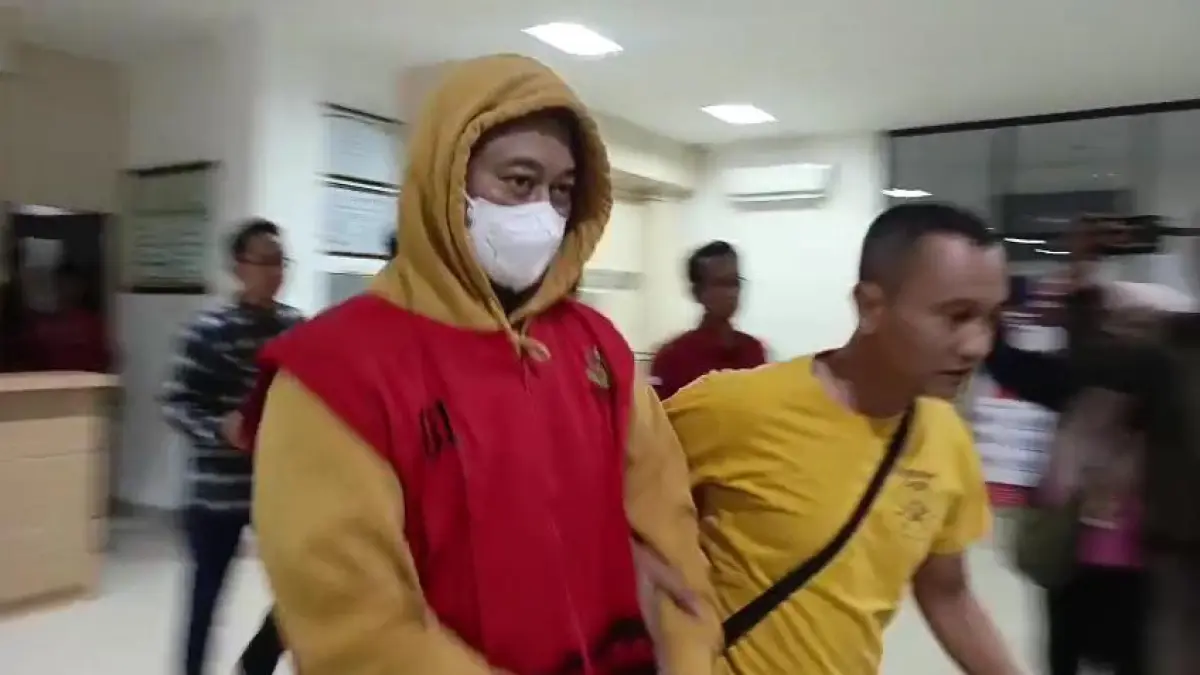 Kejari Karanganyar menahan pejabat aktif terkait dugaan penyimpangan dana retribusi PKL 2023–2025. (IST)