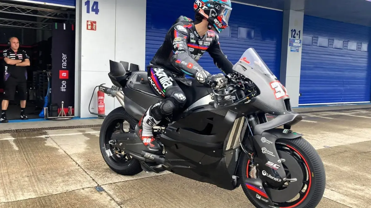 Penampakan Prototipe Motor 850 Cc Milik Aprilia di Sirkuit Jerez Spanyol. (Crash)