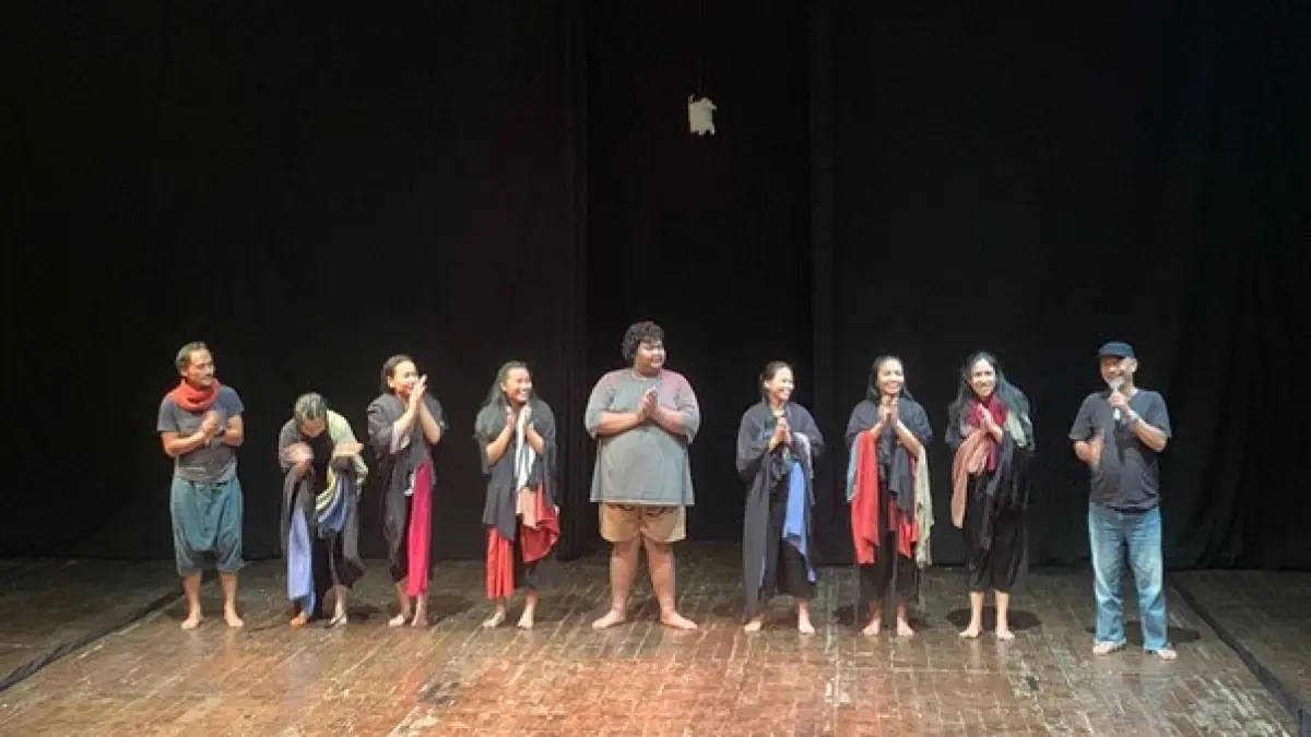 All cast Ibu Menggendong Batu. (DOK: Senda)
