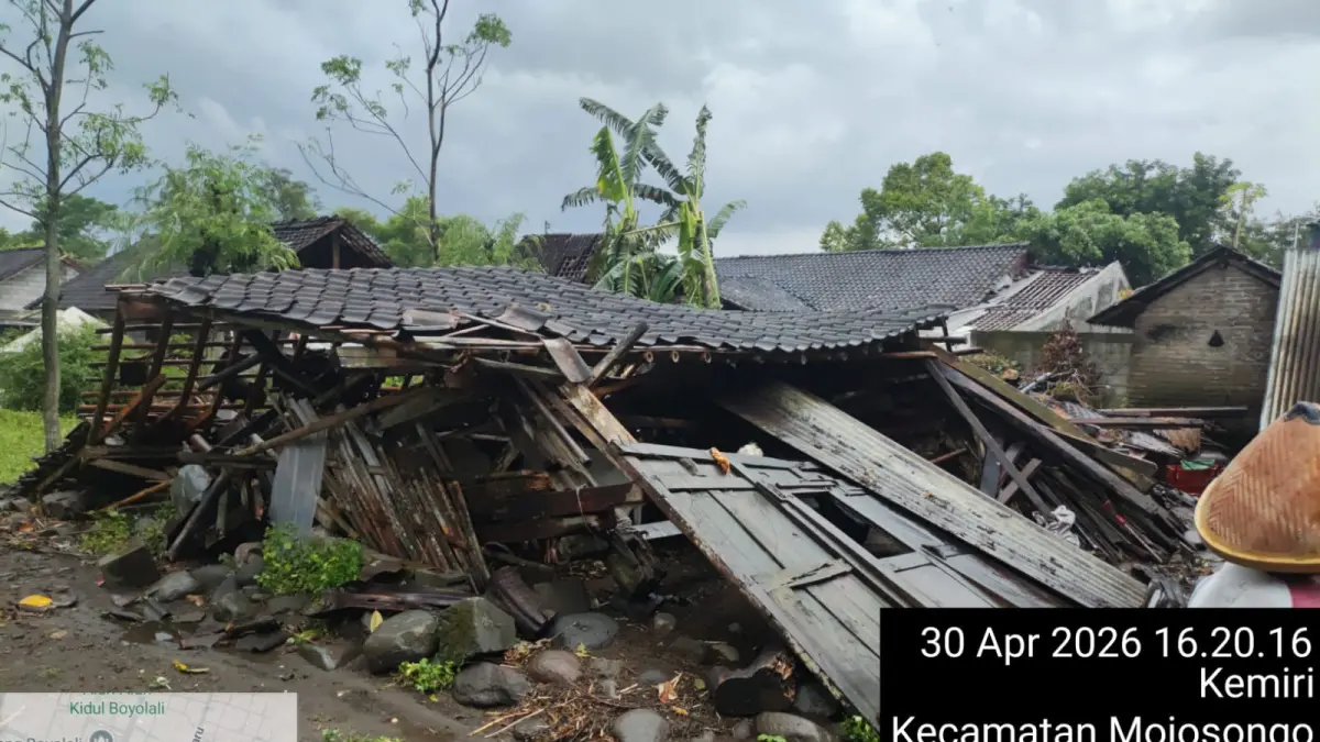 Angin puting beliung menerjang Mojosongo dan Boyolali, puluhan rumah rusak, dan pohon tumbang. (Dok. BPBD Boyolali)