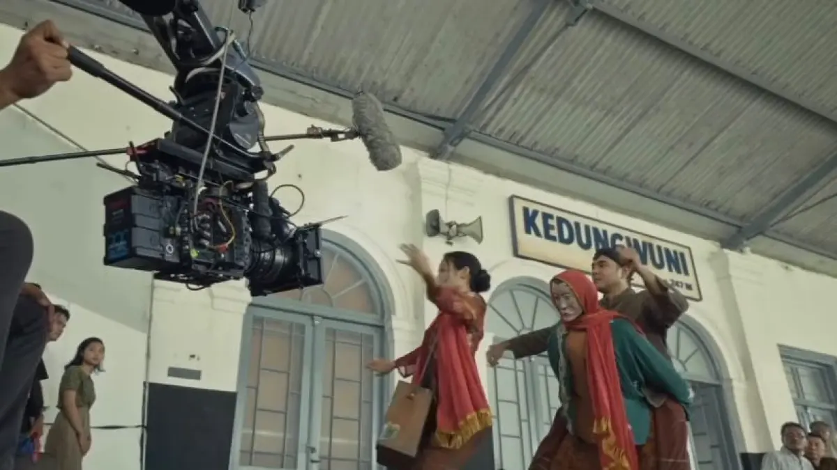 Perjalanan kisah cinta Darso dan Darsi yang berlanjut menjadi teror dalam film Badut Gendong (DOK. @badutgendong)