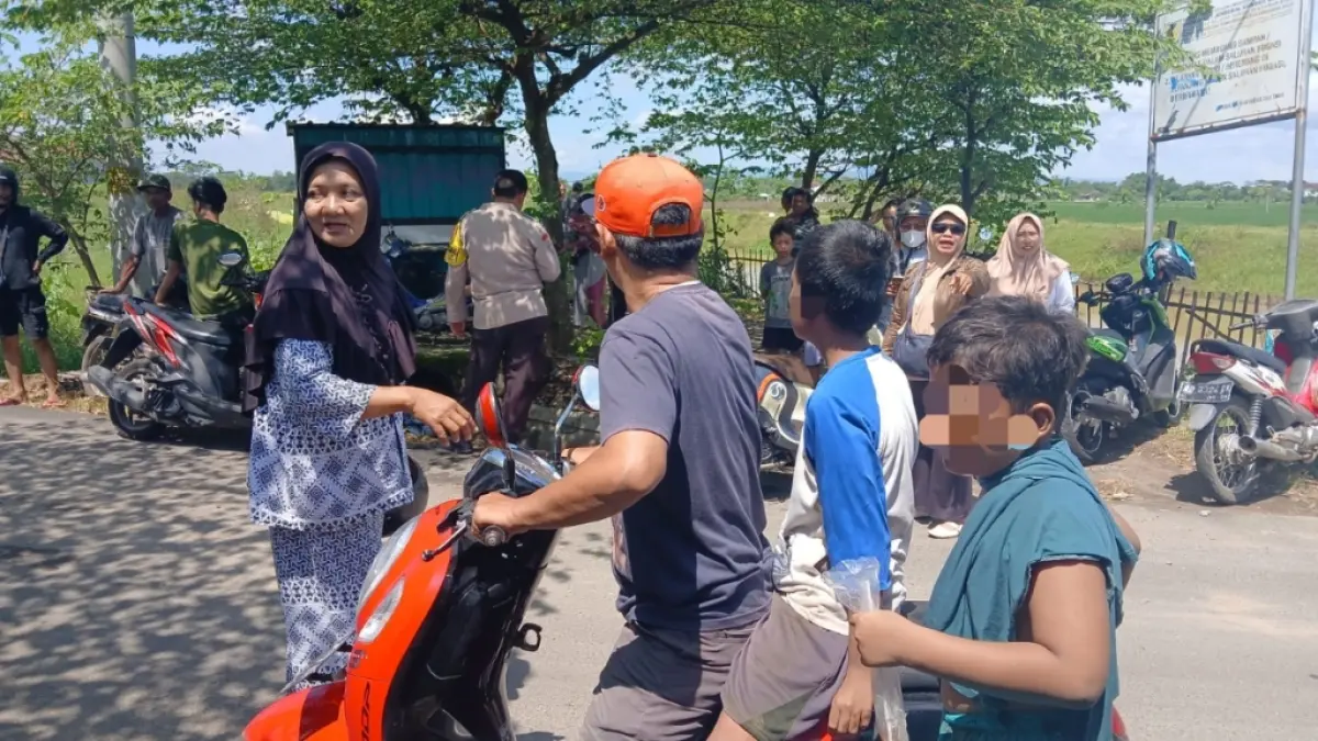 Tiga bocah hanyut di sungai irigasi Dam Colo Mojolaban, Sukoharjo, seluruh korban berhasil diselamatkan, sementara satu anak dirawat di rumah sakit. (IWAN KAWUL/SOLOBALAPAN.COM)