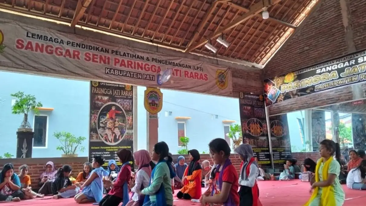 Ajarkan tari sejak dini sebagai upaya kembangkan ketrampilan anak. (DOK: SangPaJaR)&nbsp;